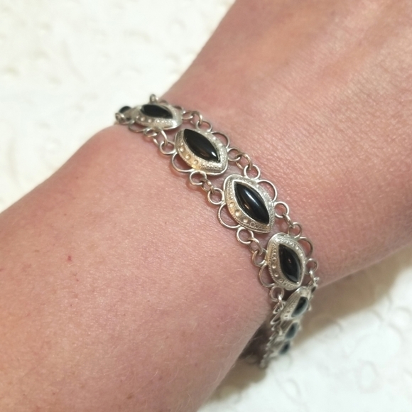 VINTAGE Sterling Filigree Onyx Bracelet - Picture 6 of 6